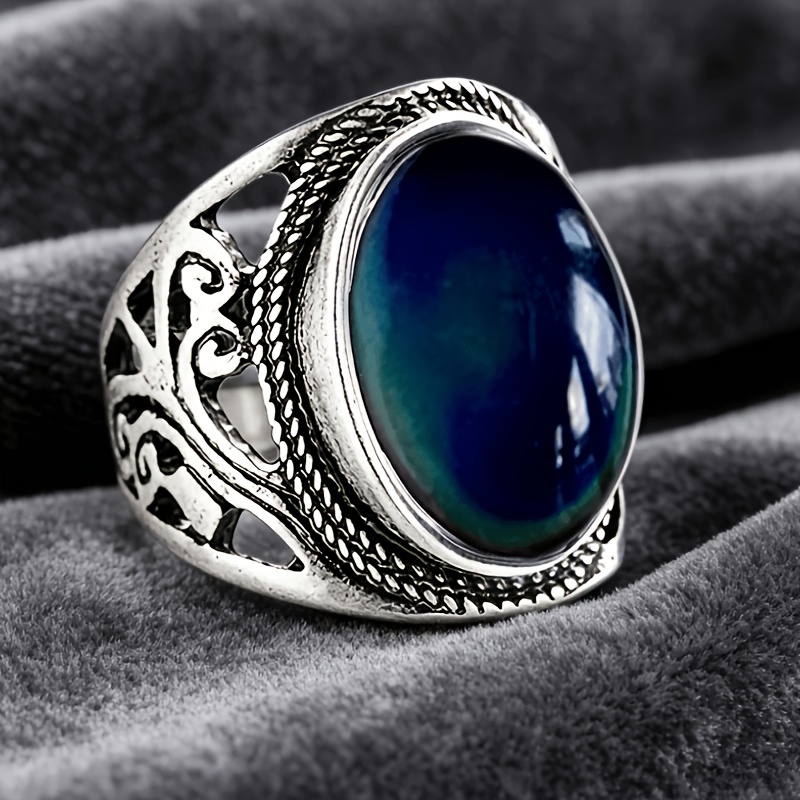 Retro Western Style Hollow Ring with Synthetic Zirconia